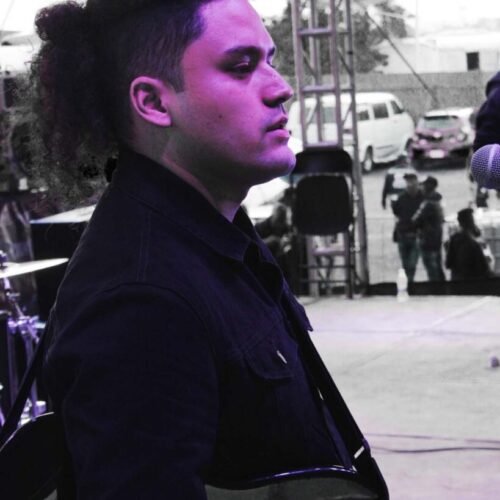 Alex-Juarez-guitarra-acustica-electrica-perfil