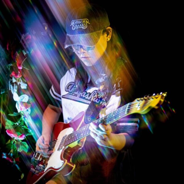 Arantxa-Lobato-canto-guitarra-electrica-piano-perfil-2