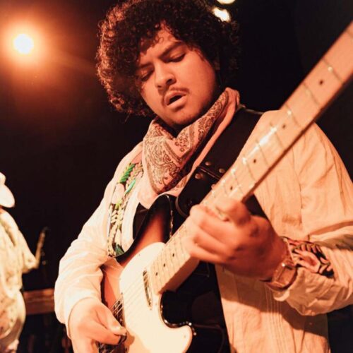 Enrique-Hernandez-guitarra-electrica-perfil