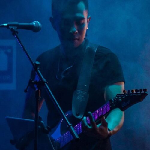 Gustavo-Lopez-guitarra-electrica-perfil