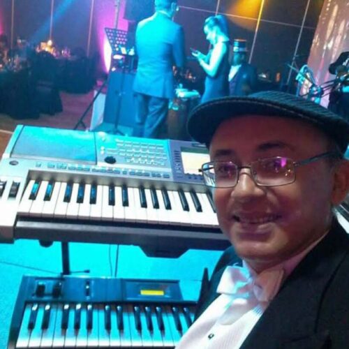 Manuel-Marcial-canto-piano-perfil