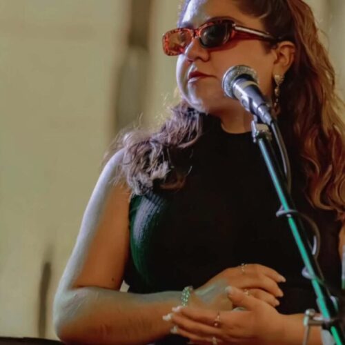 Berenice-Peña-canto-perfil-2