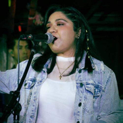 Berenice-Peña-canto-perfil-3
