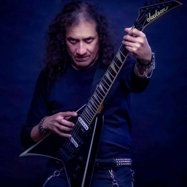 Marco-Delgado-guitarra-electrica-perfil