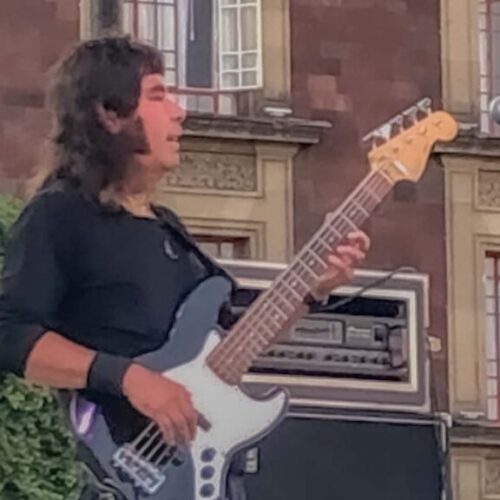Ricardo-Sanchez-bajo-guitarra-electrica-portada