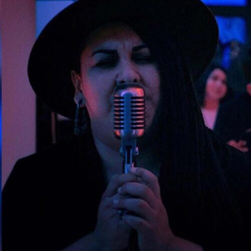 Ymme-Orozco-canto-perfil