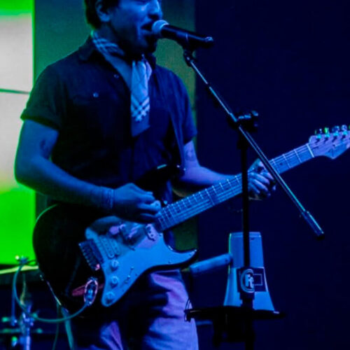 Brian-Mendez-Guitarra-Electrica-Canto